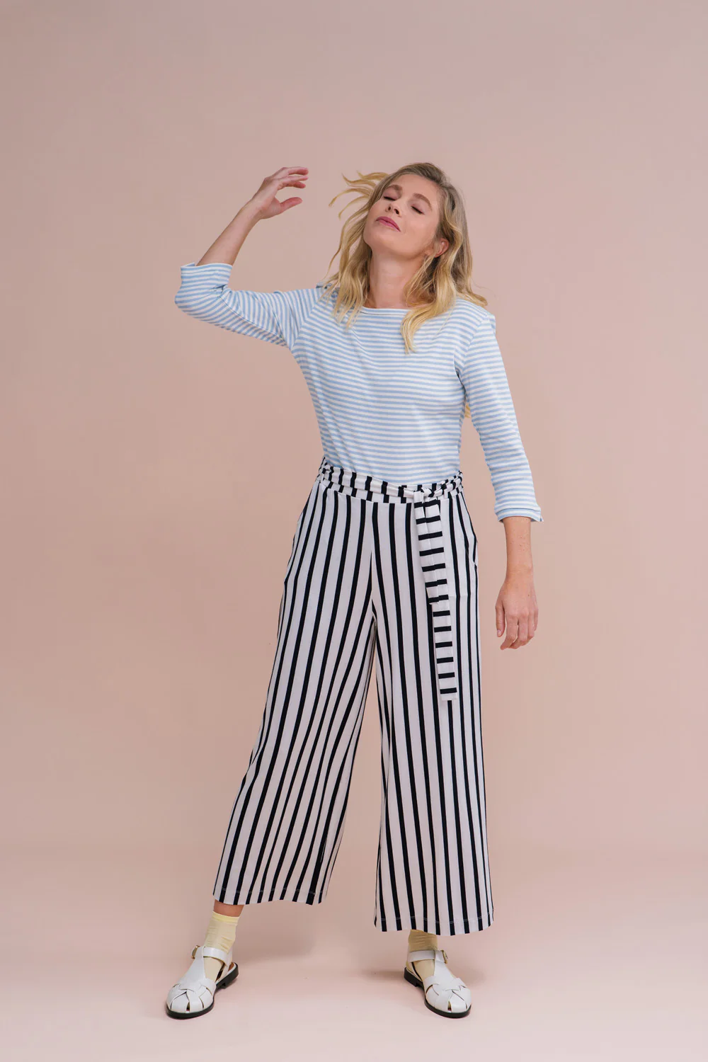 Soepele broek met wijde pijpen van ecovero viscose - Image 5