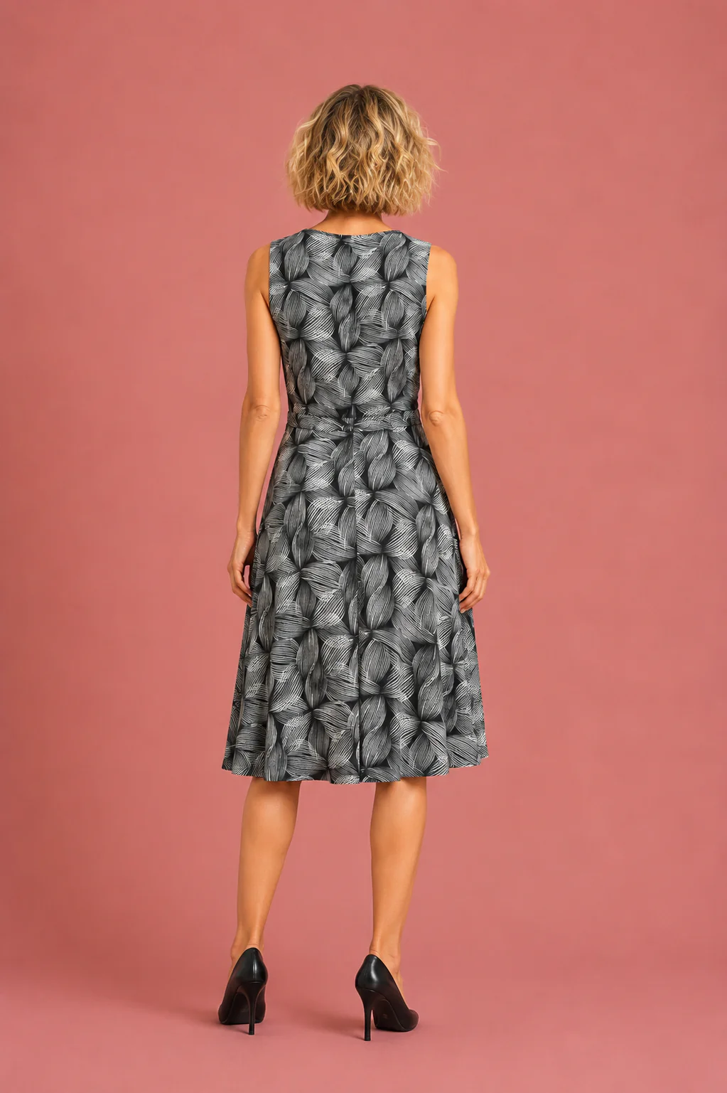 Mouwloze midi jurk met ceintuur - Image 5